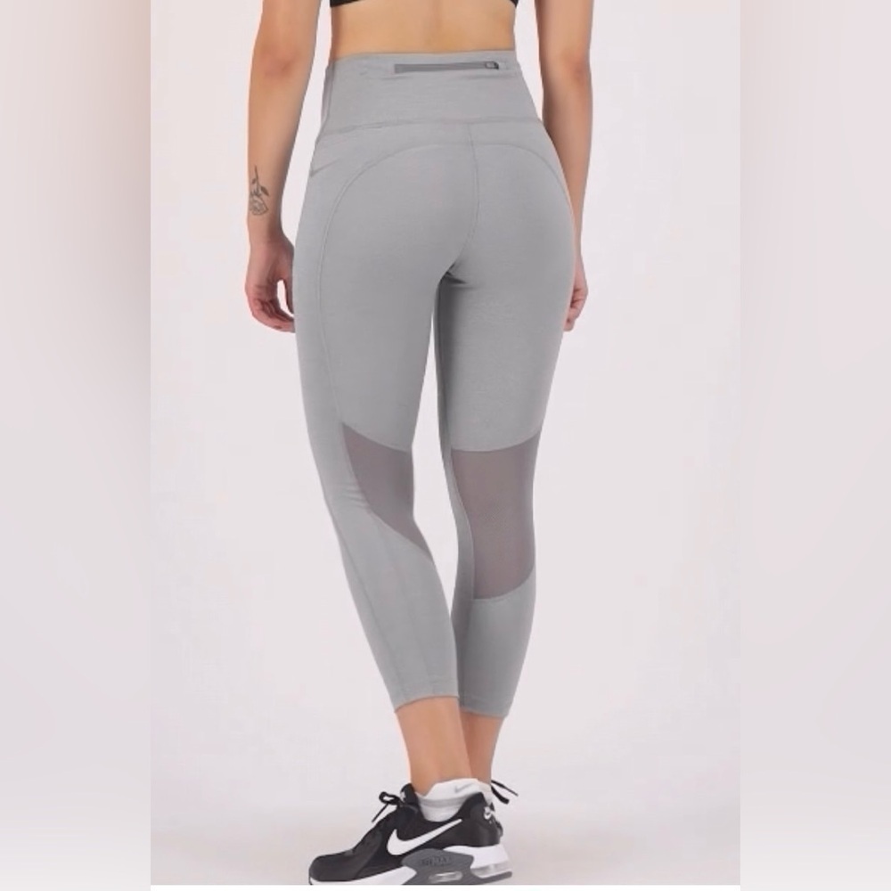 NWT -Nike Fast Women’s Dri-Fit Mid Rise Cropped Active Leggings| Size XL